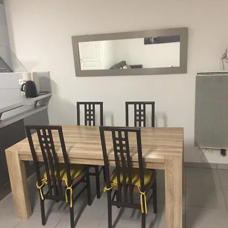 Maison Lore Mendi Amotz Nyaraló