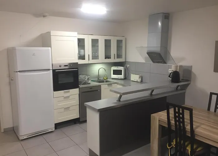 Maison Lore Mendi Amotz